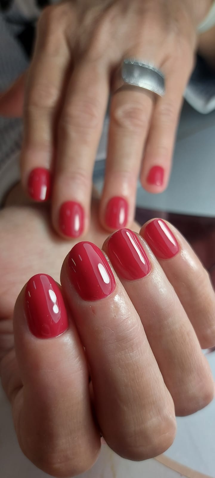 Manicuria con esmaltado semipermanente premium